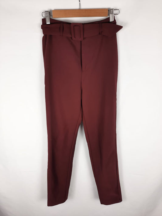 STRADIVARIUS. pantalon granate fluido cinturon T.34