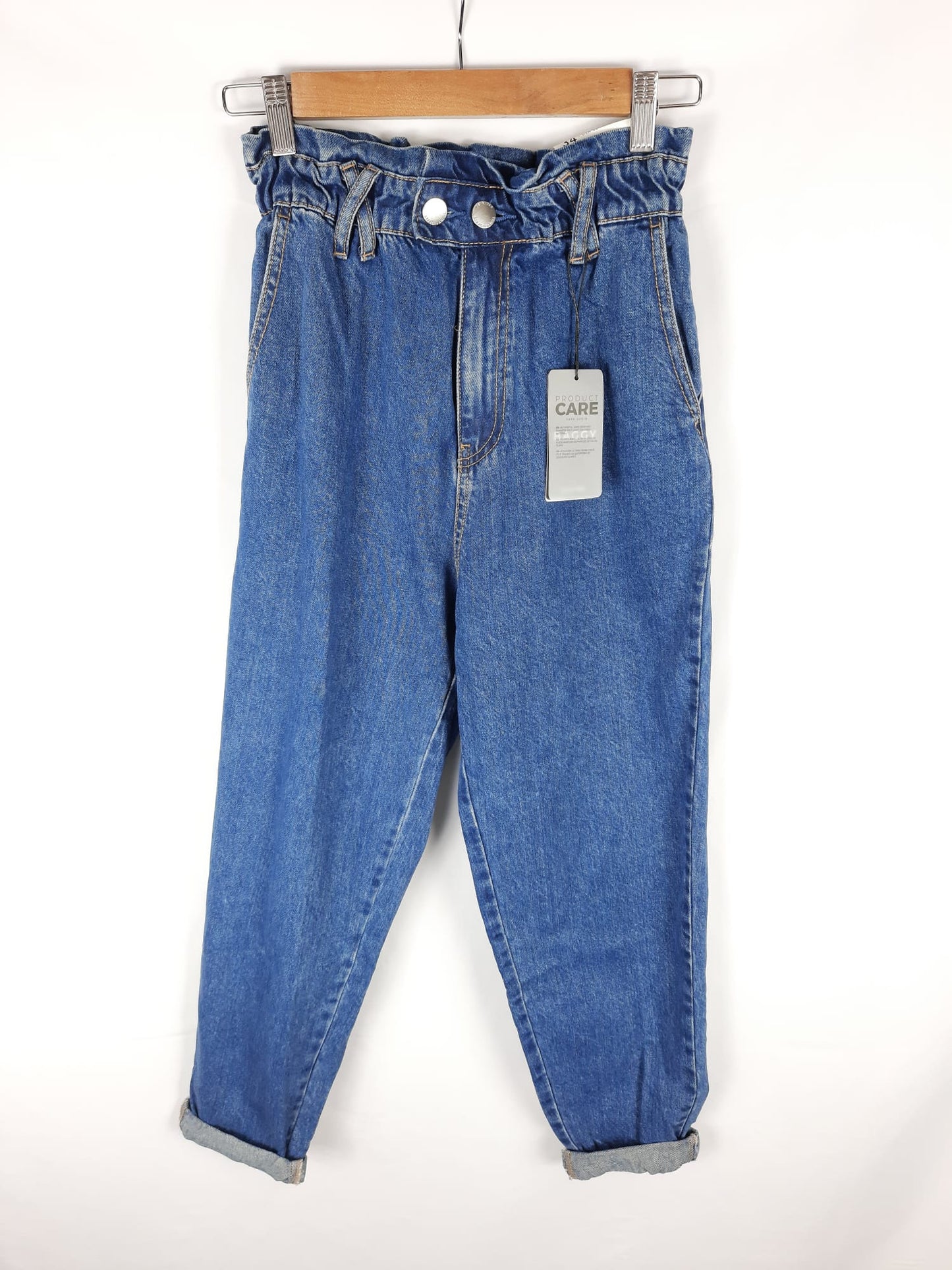 STRADIVARIUS. pantalon vaquero estilo baggy T.34