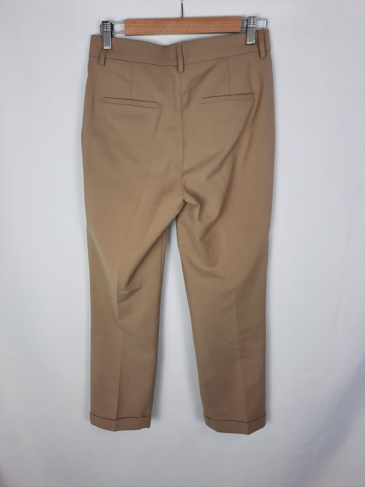 ZARA. Pantalón beige de vestir T.36