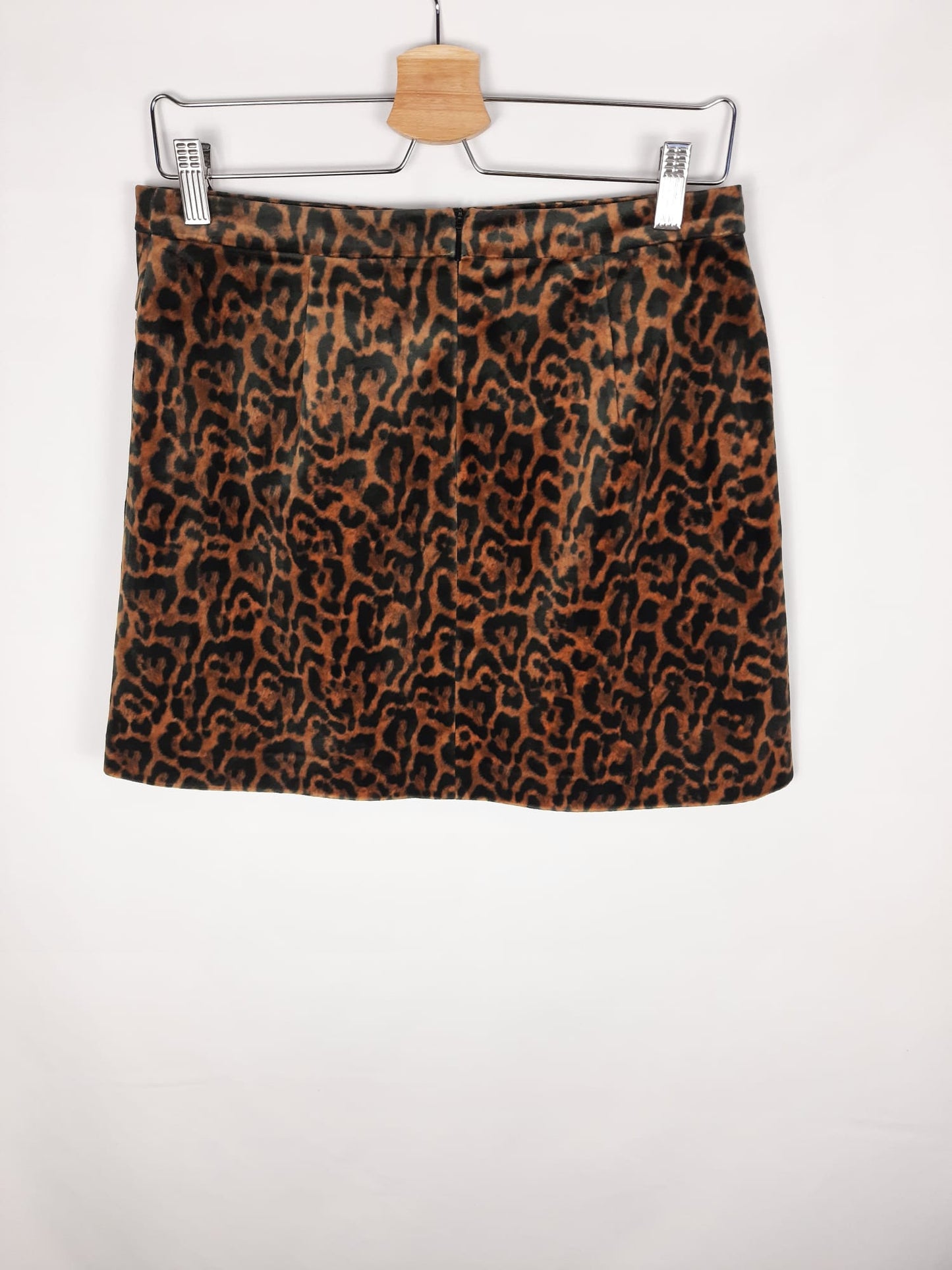 MANGO. Falda estampado leopardo T.36