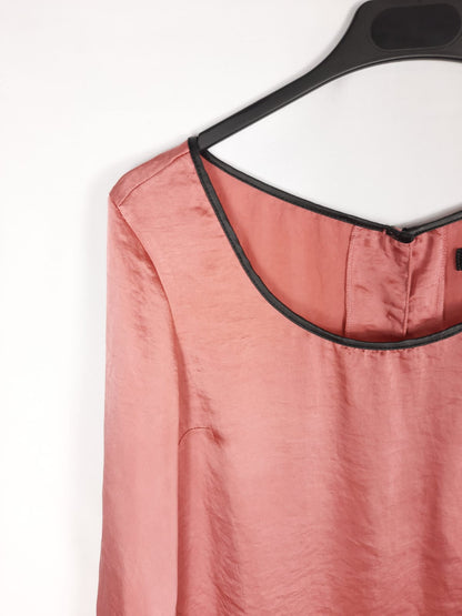 BERSHKA. blusa coral tejido satinado T.s