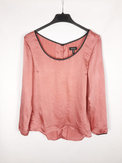 BERSHKA. blusa coral tejido satinado T.s