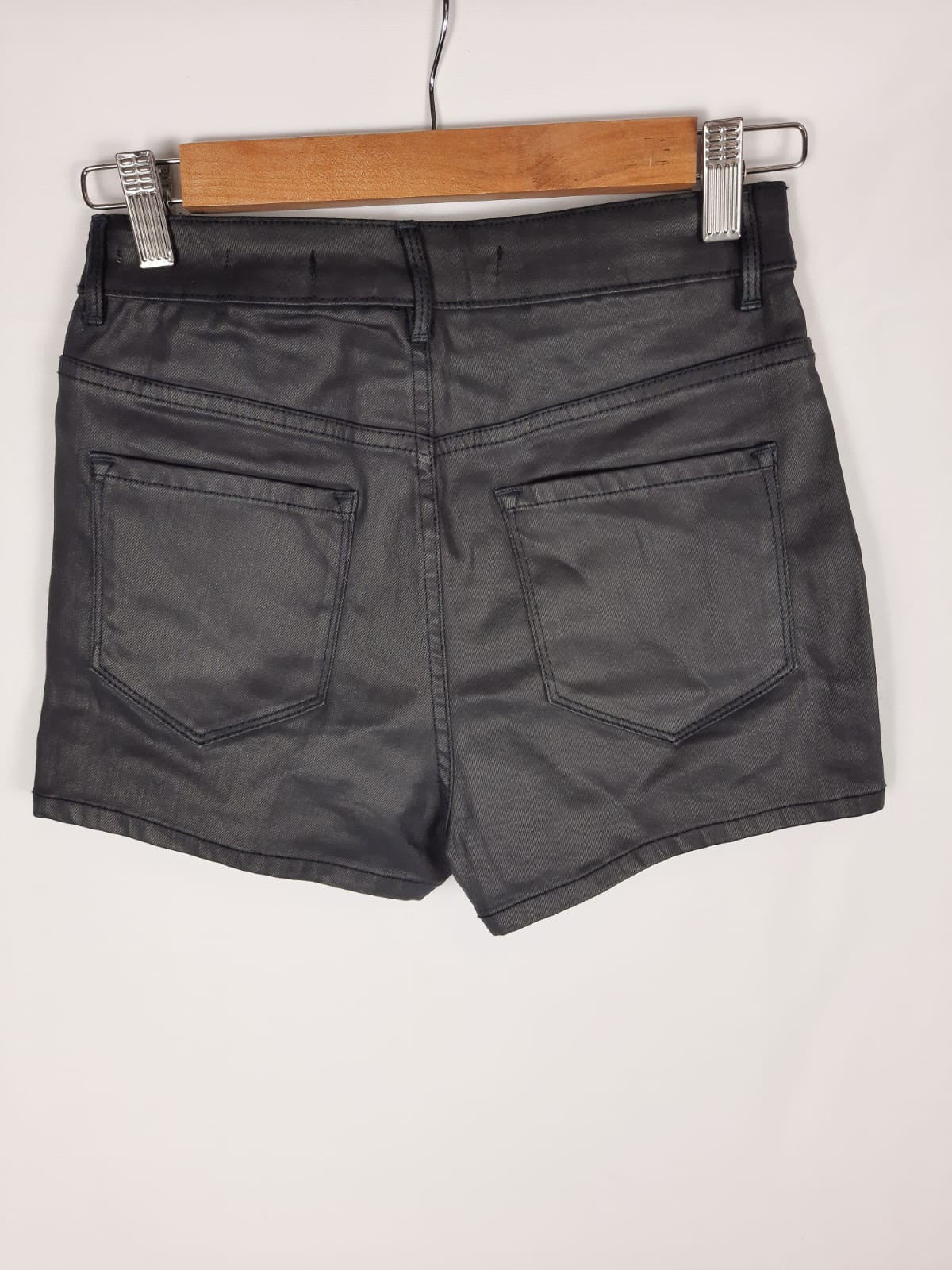 ZARA. short azul encerado T.36