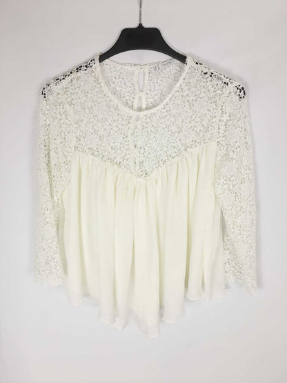 ZARA. Blusa blanca con parte superior de encaje T.m