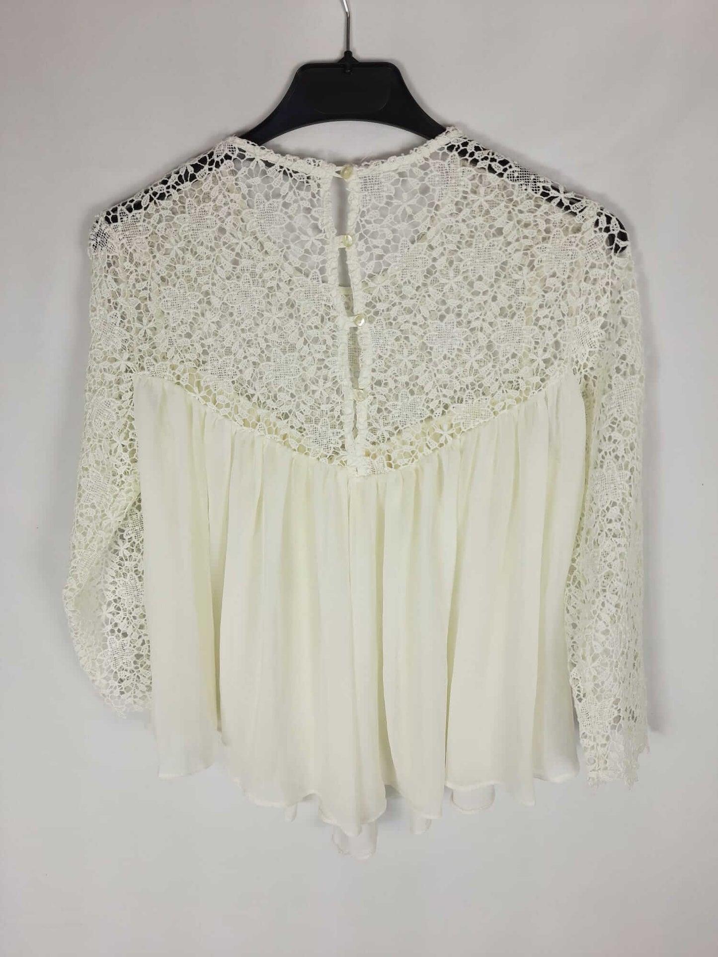 ZARA. Blusa blanca con parte superior de encaje T.m