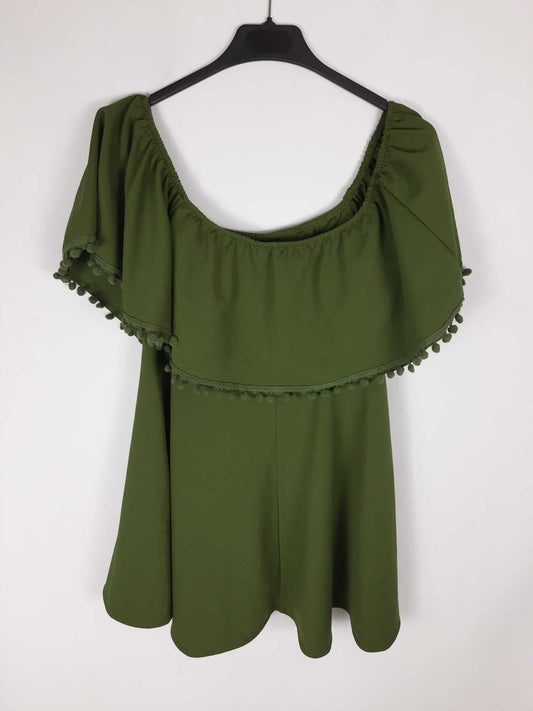 LILAI. Vestido verde con volante en escote T.U