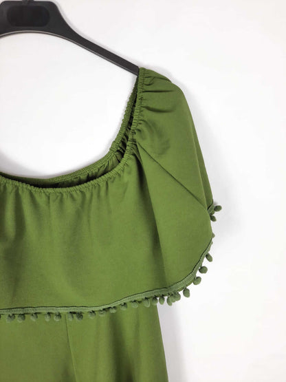 LILAI. Vestido verde con volante en escote T.U