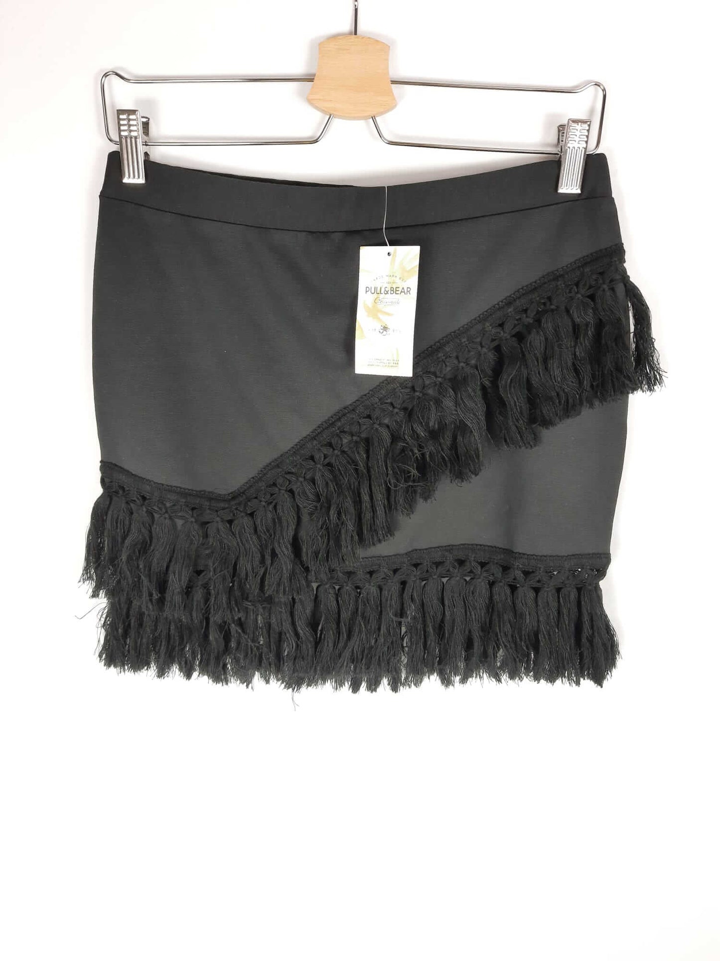 PULL&BEAR. Falda negra con pompones delantero T.m