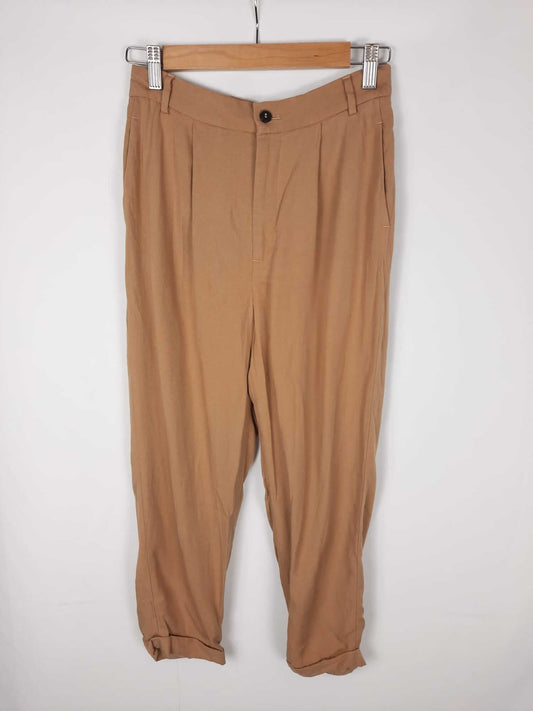 ZARA. Pantalones beige de vestir T.xs