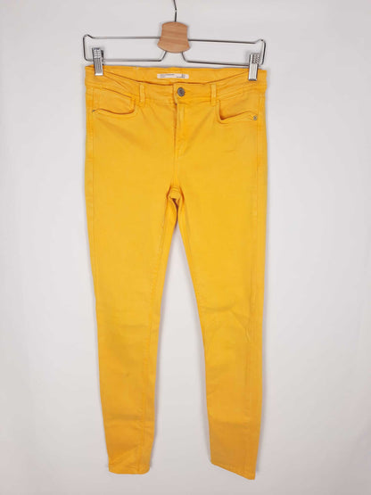 ZARA. Pantalon pitillo amarillo T.40 (38 cintura)