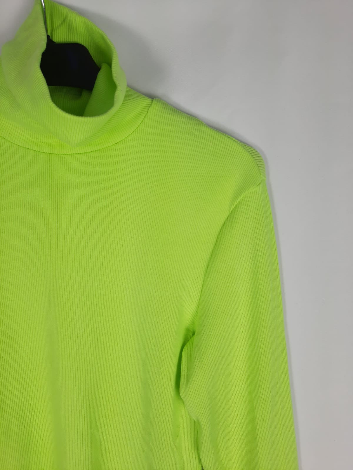 BERSHKA. top verde fluor canale T.L