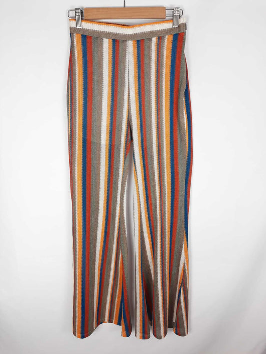 BERSHKA. pantalon fluido rayas colores acampanado T.m