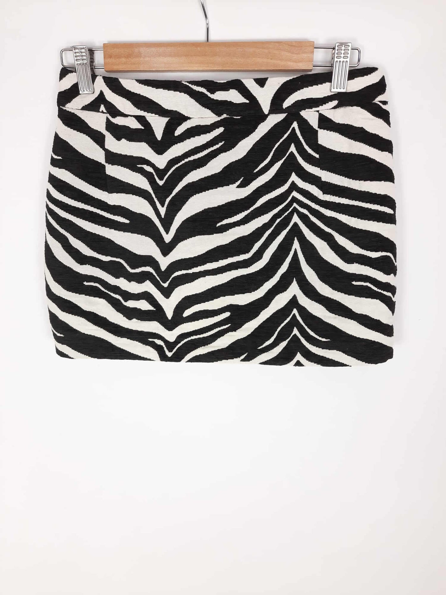 ZARA. Falda animal print cebra T.s