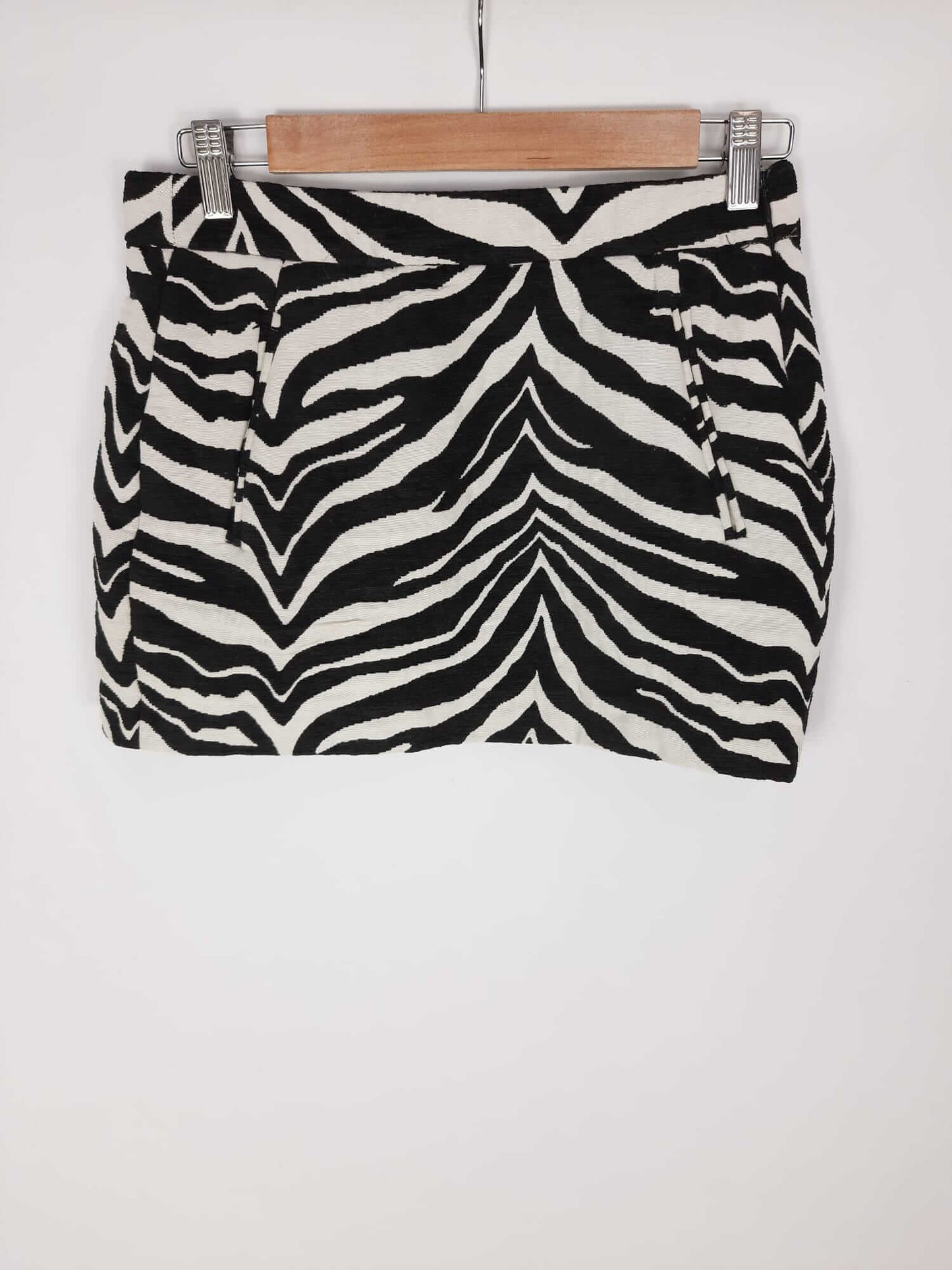 ZARA. Falda animal print cebra T.s