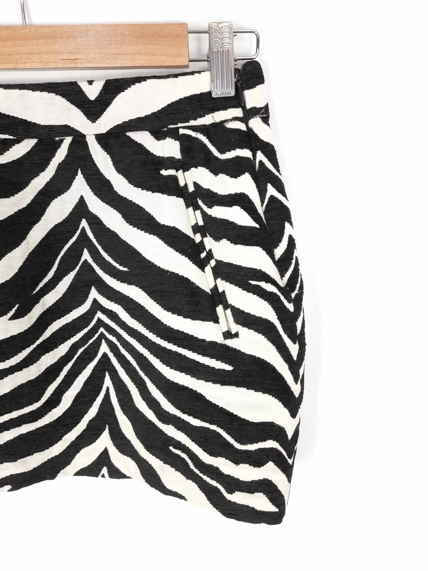 ZARA. Falda animal print cebra T.s