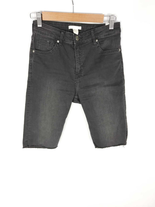 H&M. Bermuda vaquera negra T.38