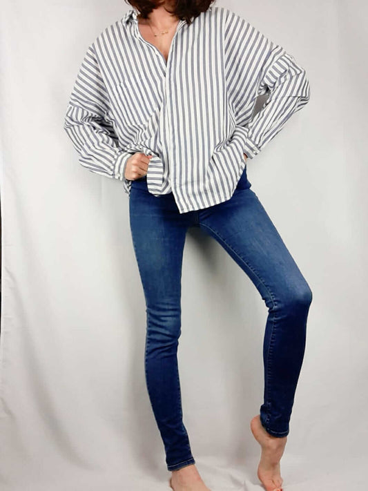 ZARA. Camisa de rayas blanca y azul T.s