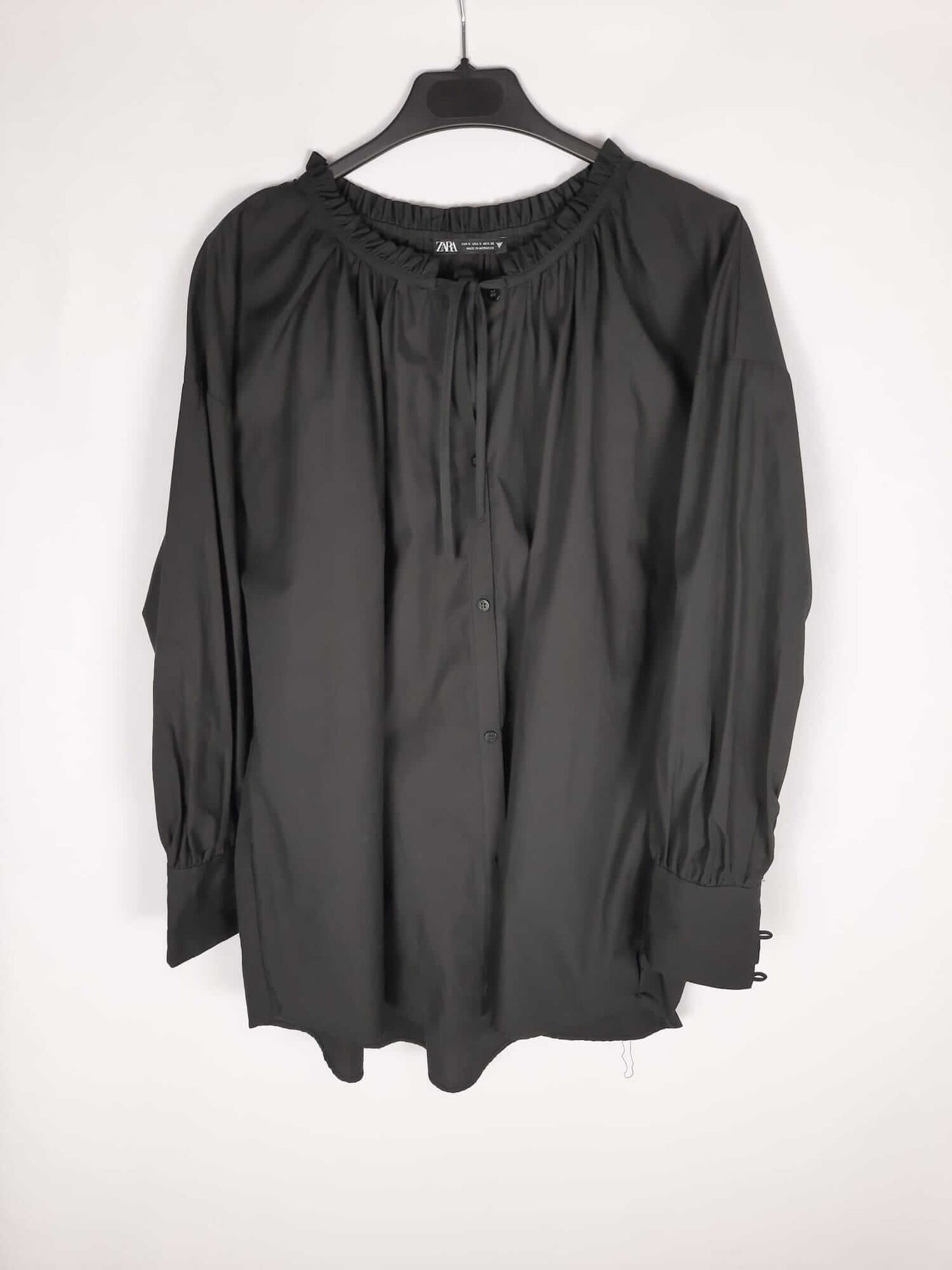 ZARA. Camisa negra fluida T.s