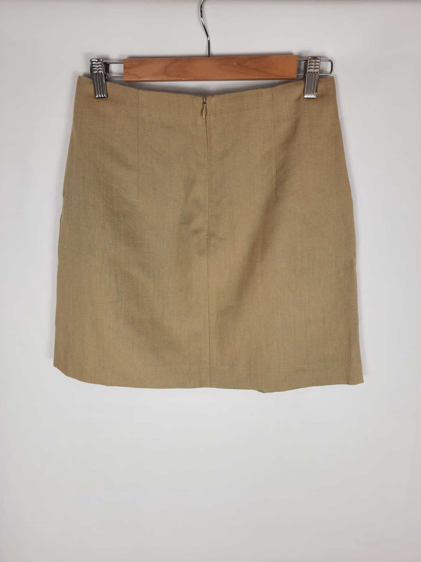 SANDRO. Falda corta  beige botones dorados delanteros T.s