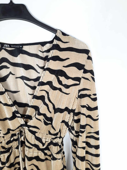 ZARA. Vestido corto animal print T. s