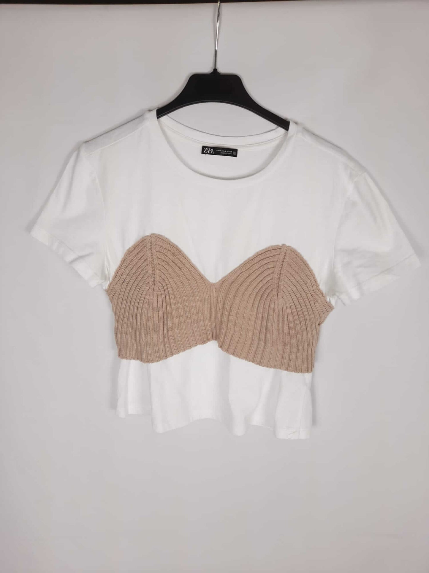 ZARA. Camiseta blanca corta doble textura T. m