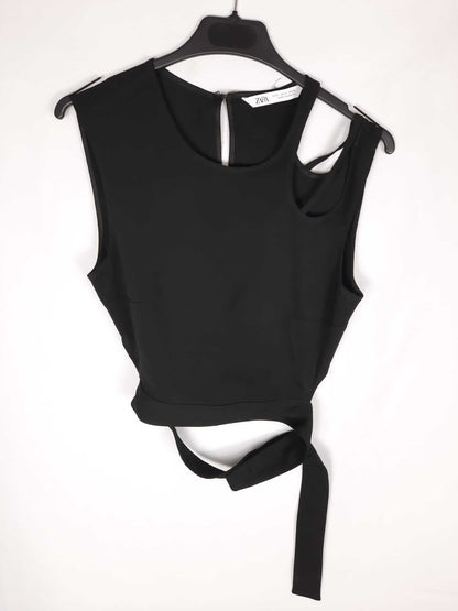 ZARA. Top asimetrico negro T.s