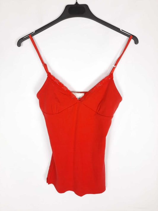 BERSHKA. Top lencero rojo T. m.