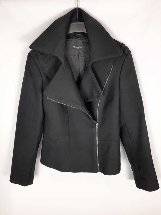 MASSIMO DUTTI. Chaqueta negra cremallera T. 40