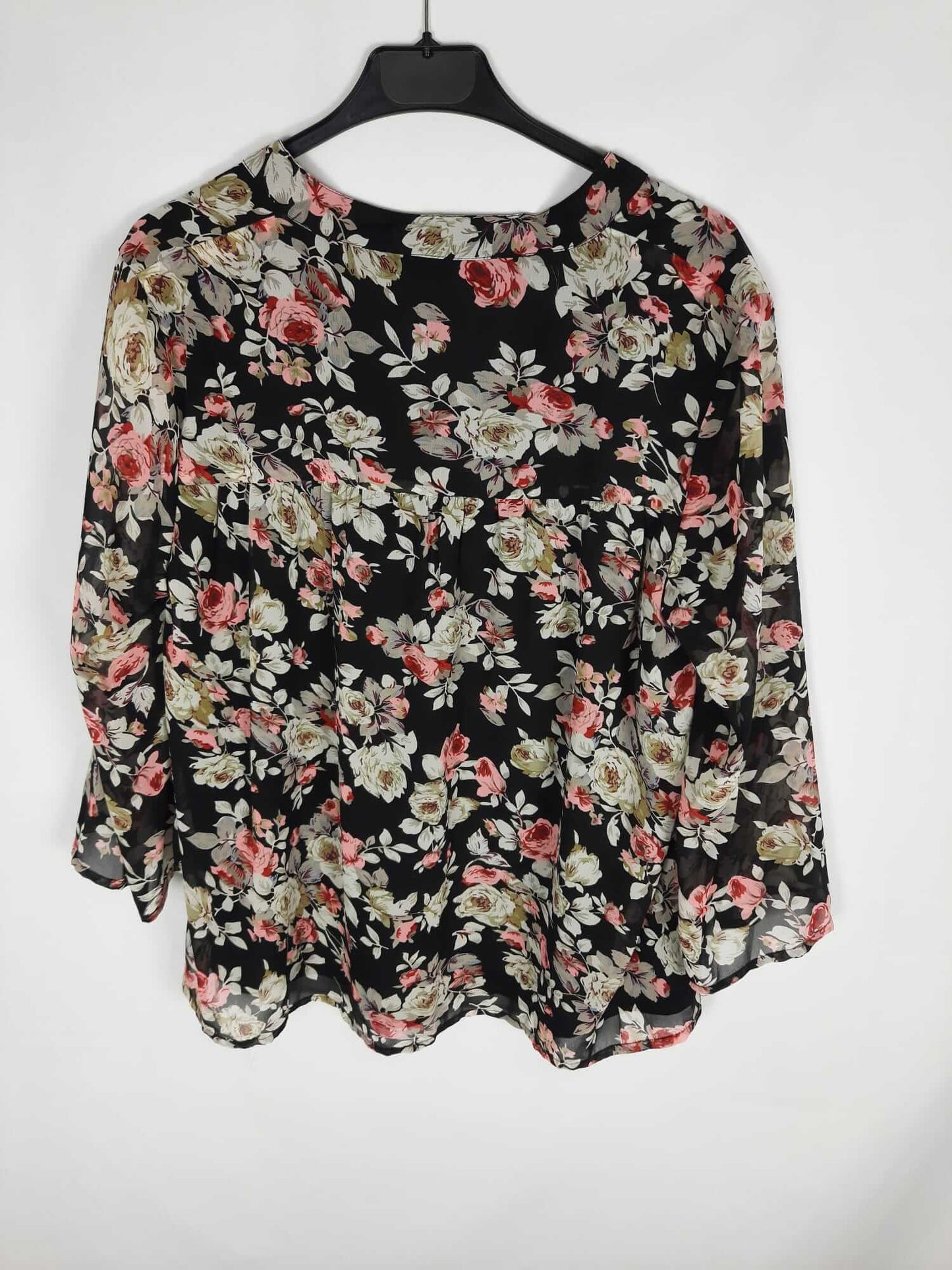 ONLY. Blusa negra estampado flores T.38