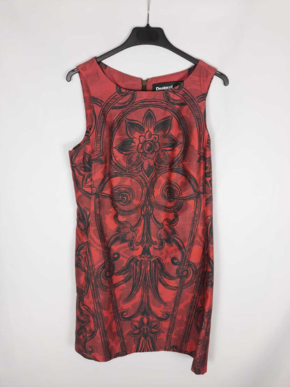 DESIGUAL. Vestido coto burdeos estampado T. 40