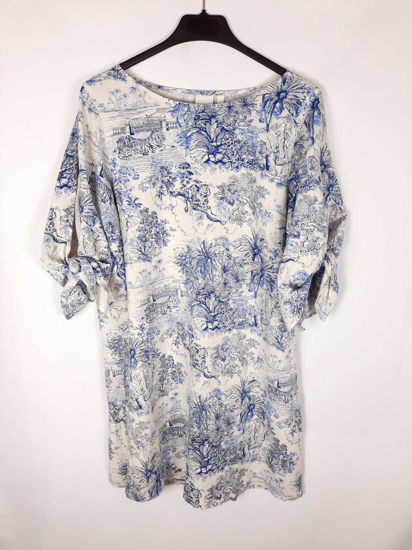 H&M. Vestido corto blanco estampado azul T.38