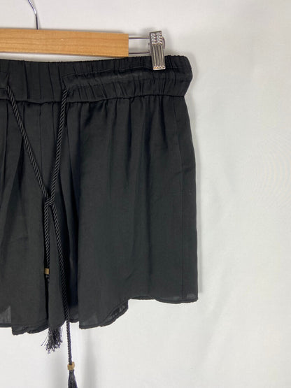 ZARA. Short fluidos negros T. m