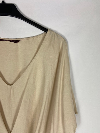 ZARA. Vestido corto beige fluido con fruncido T.m