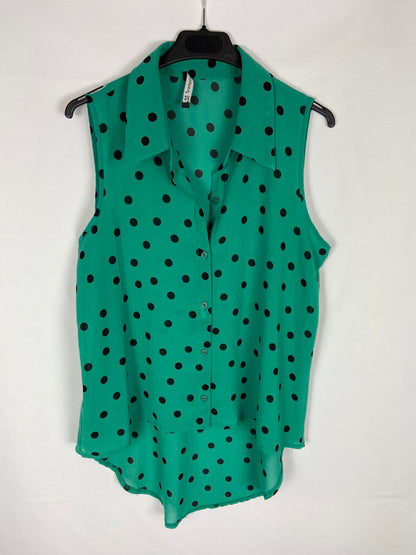 PRIMARK. Top verde lunares semitransparente abotonado T.38