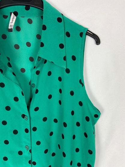 PRIMARK. Top verde lunares semitransparente abotonado T.38