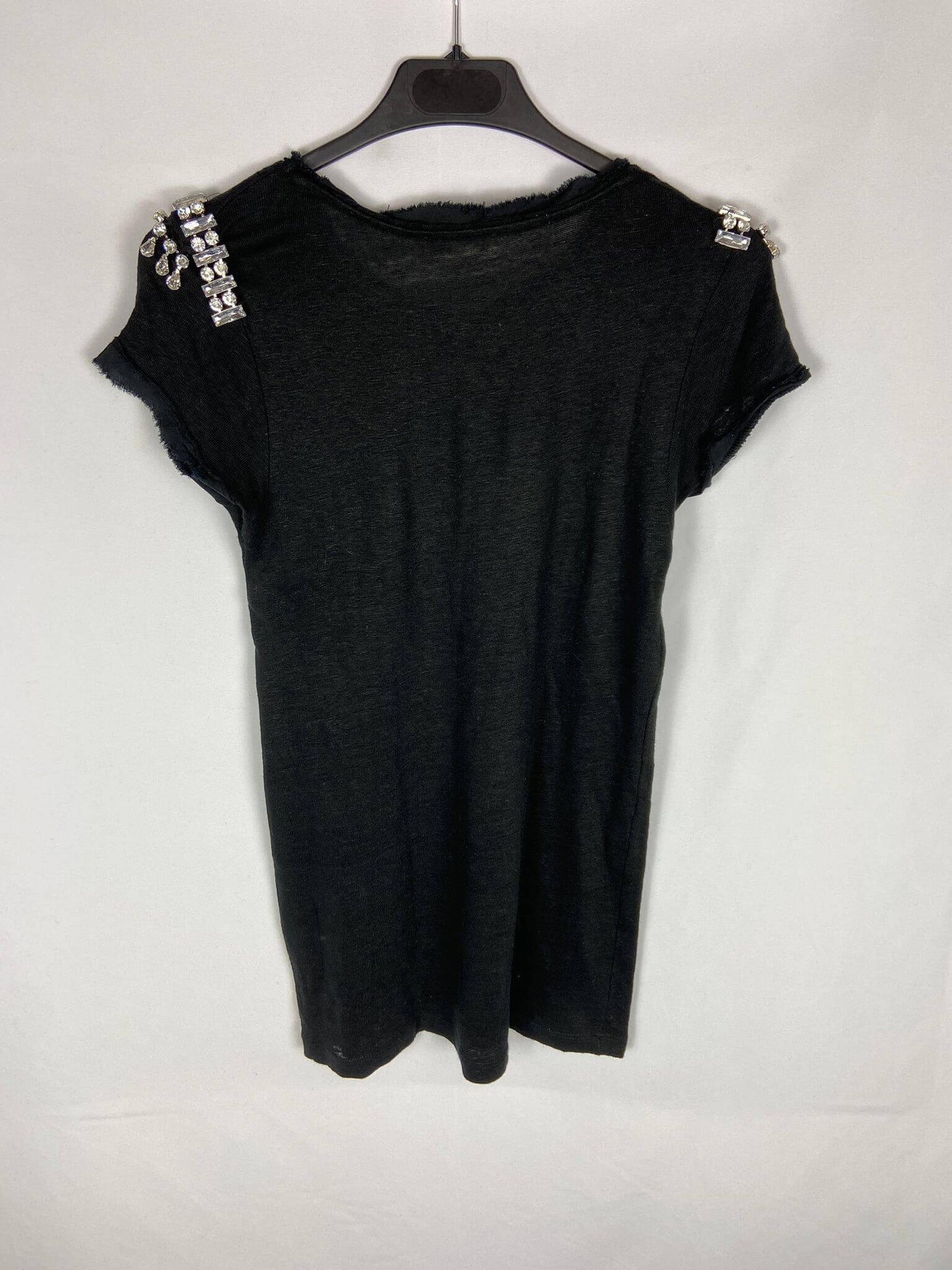 ZARA. Camiseta negra con detalle pedrería en hombros T.s