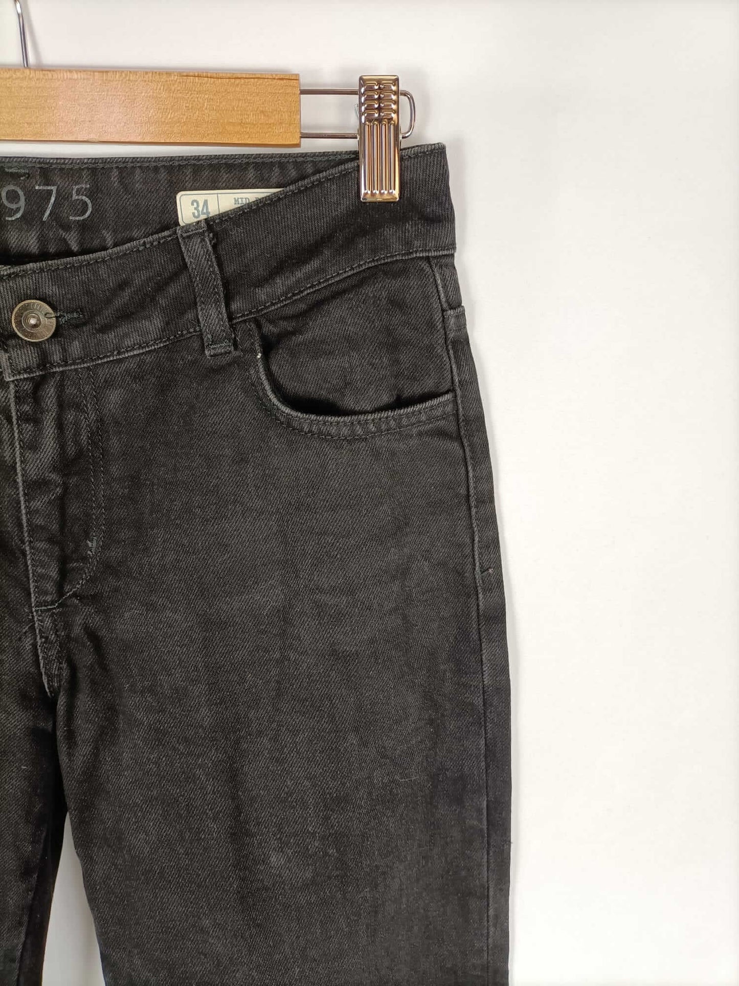 ZARA. Pantalon denim  negro recto T. 34