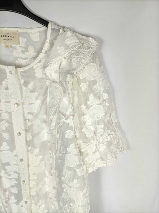 SEZANE. Camisa blanca semitransparente con flores bordadas T. 36