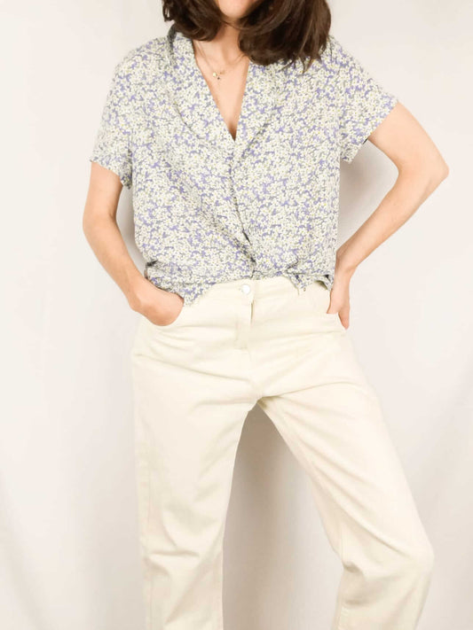 LOVIE&CO. Camisa lila de flores blancas T s