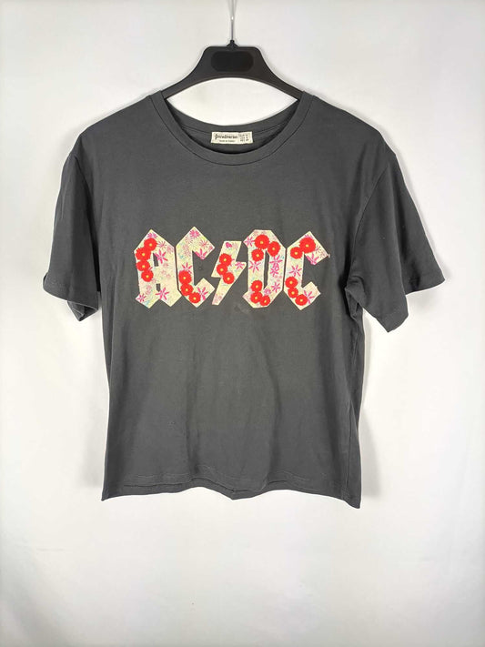 STRADIVARIUS. Camiseta gris logo ACDC T. m