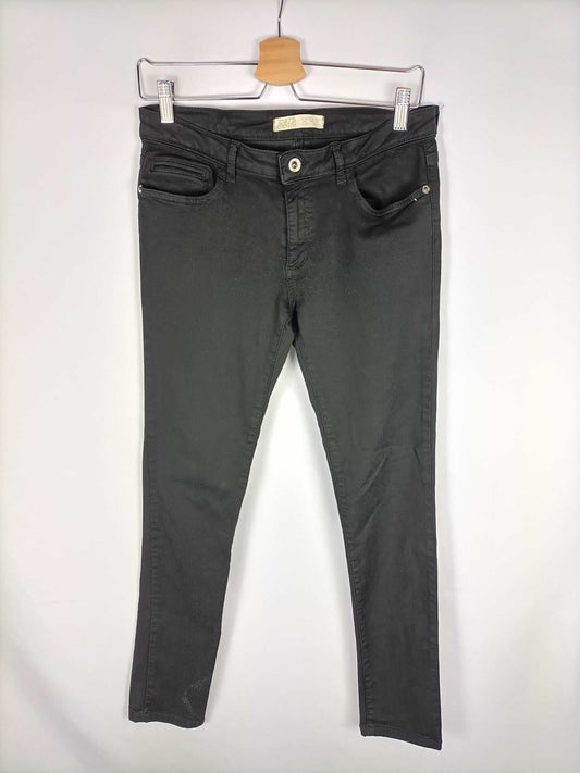 ZARA. Pantalón básico negro T.38