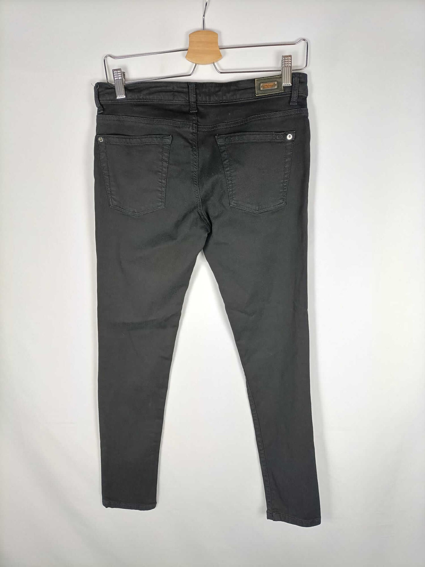 ZARA. Pantalón básico negro T.40