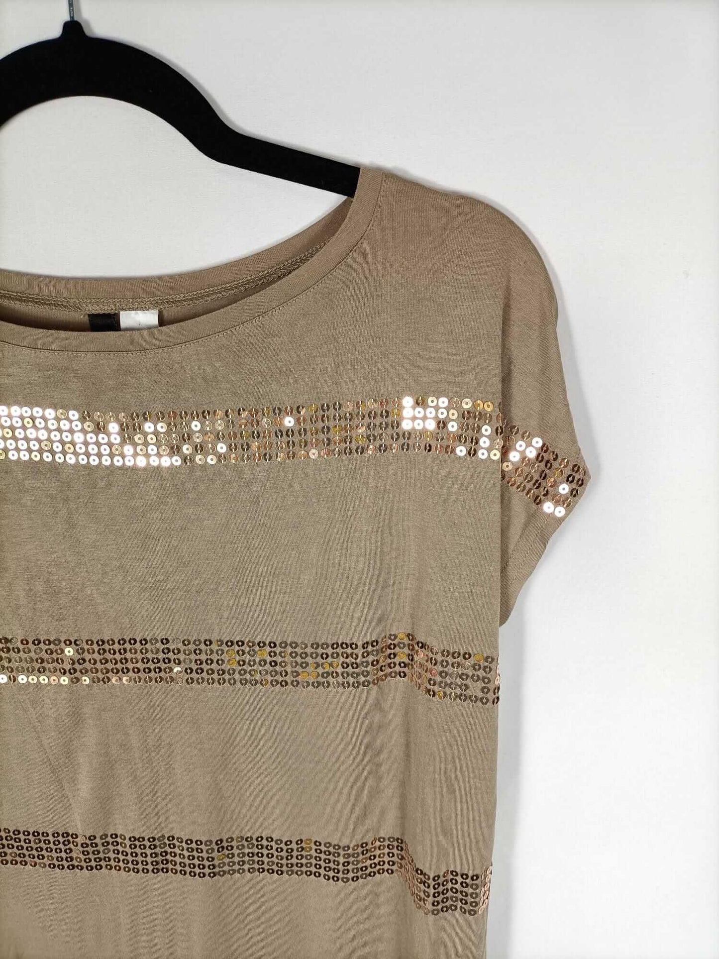 H&M. Camiseta beige lentejuelas T.34