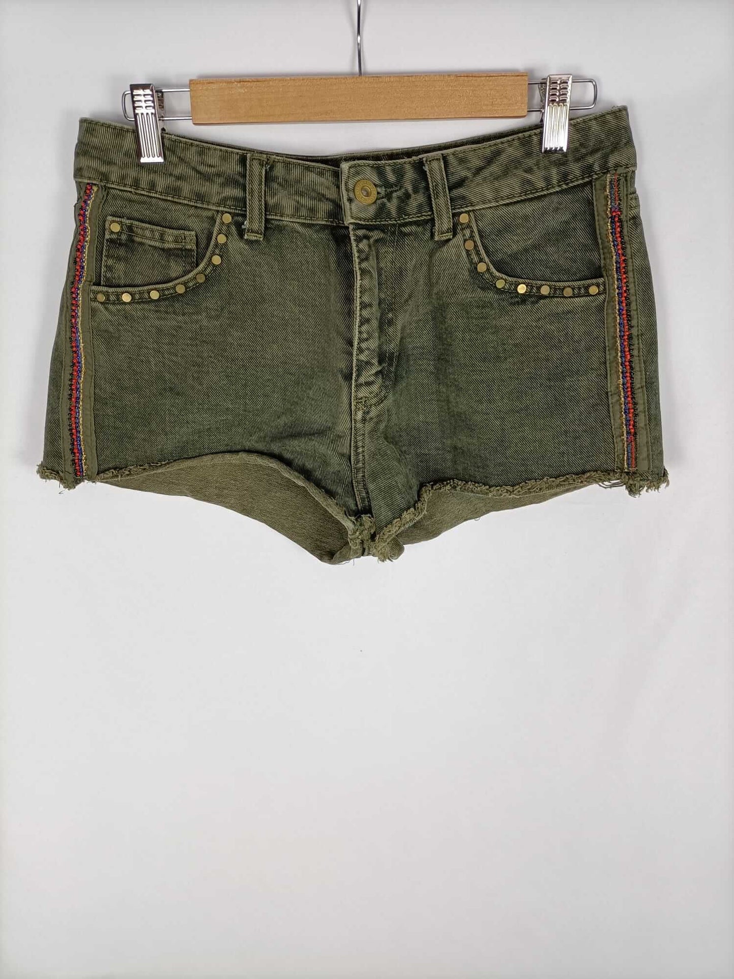 PULL&BEAR.Shorts verdes efecto lavado t.38