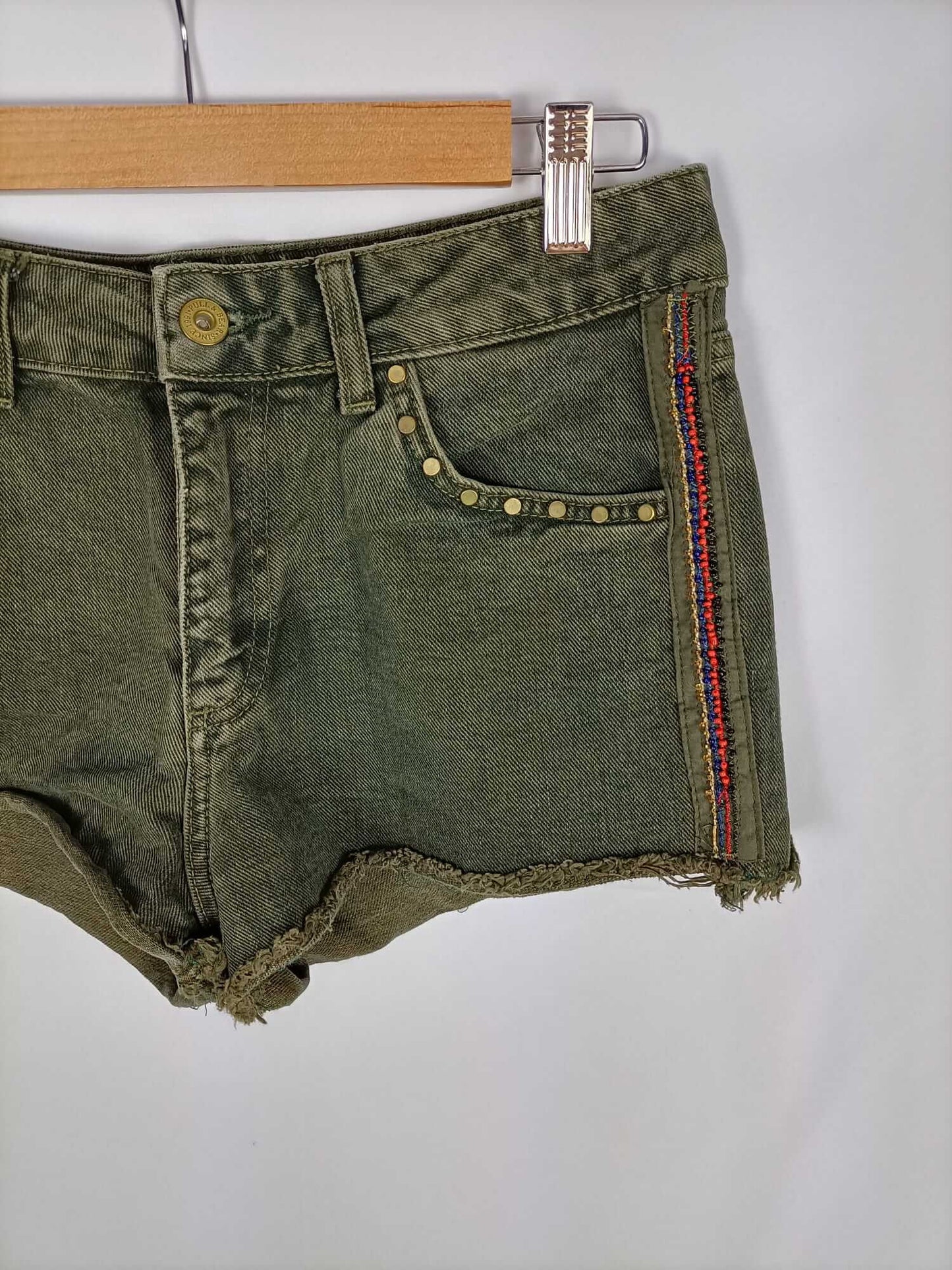 PULL&BEAR.Shorts verdes efecto lavado t.38