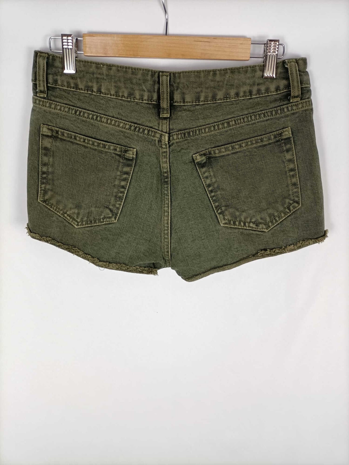 PULL&BEAR.Shorts verdes efecto lavado t.38