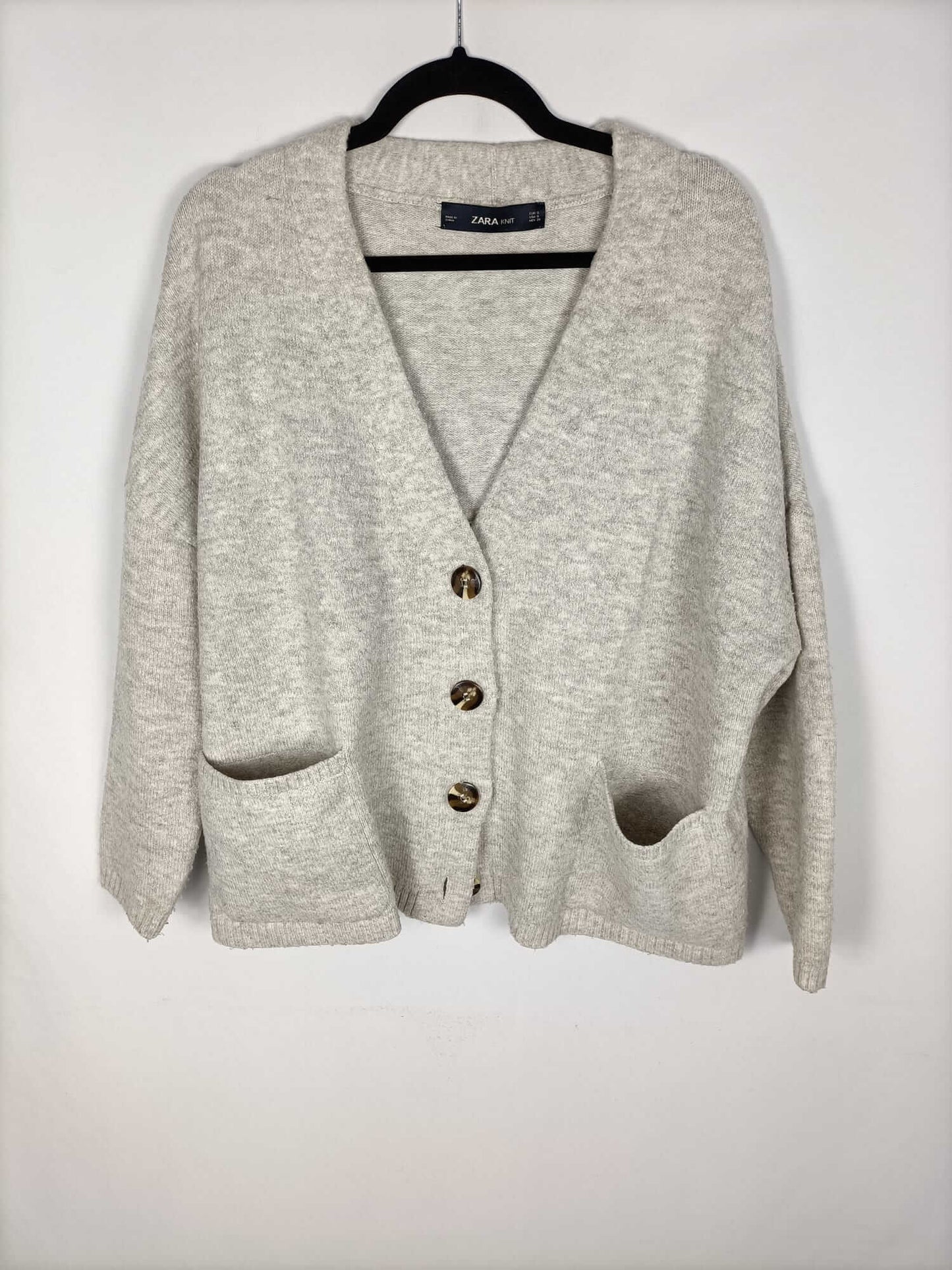 ZARA KNIT.Chaqueta beige botones T.s