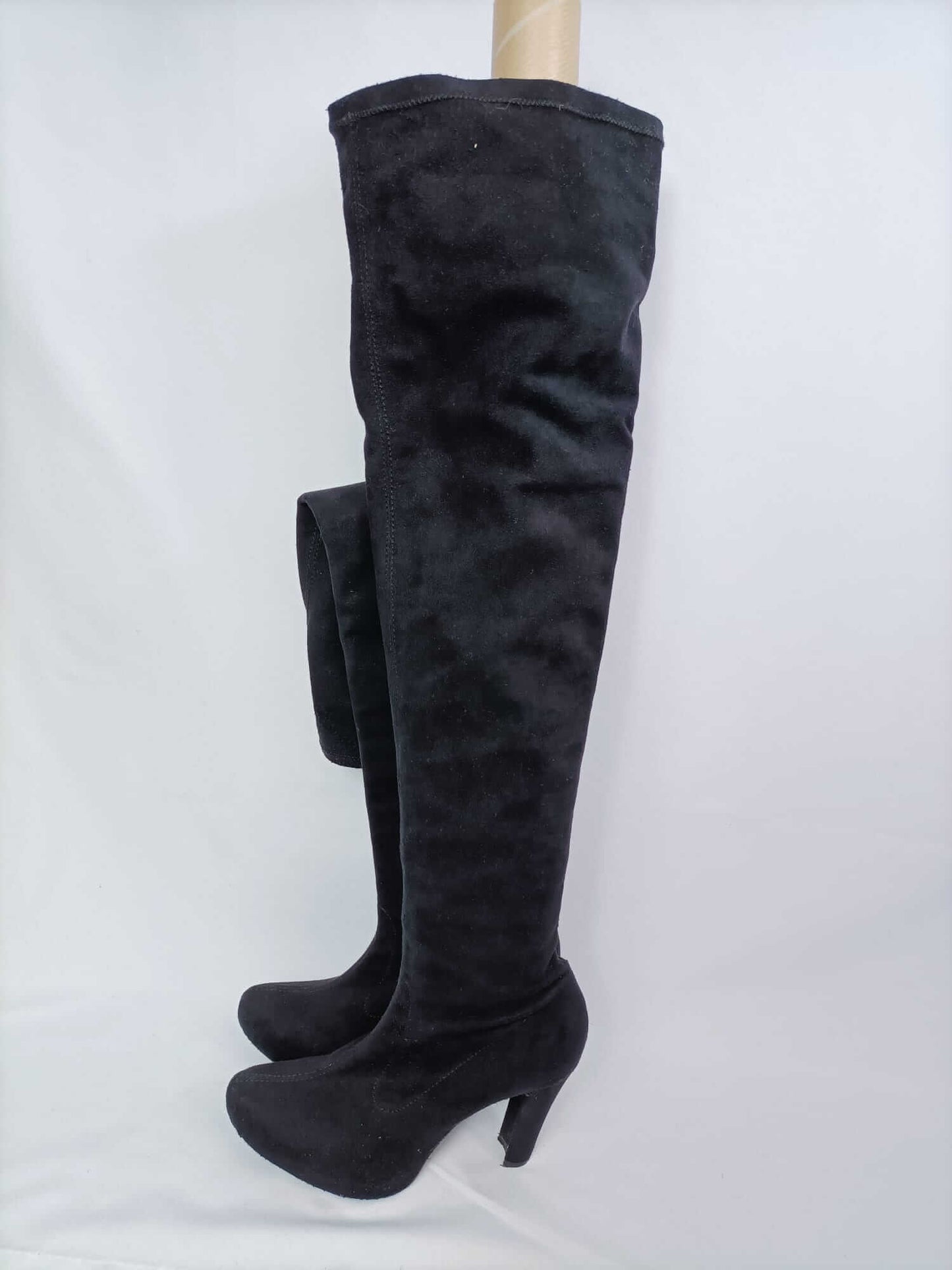 UNISA. Botas de tacon altas negras T. 36