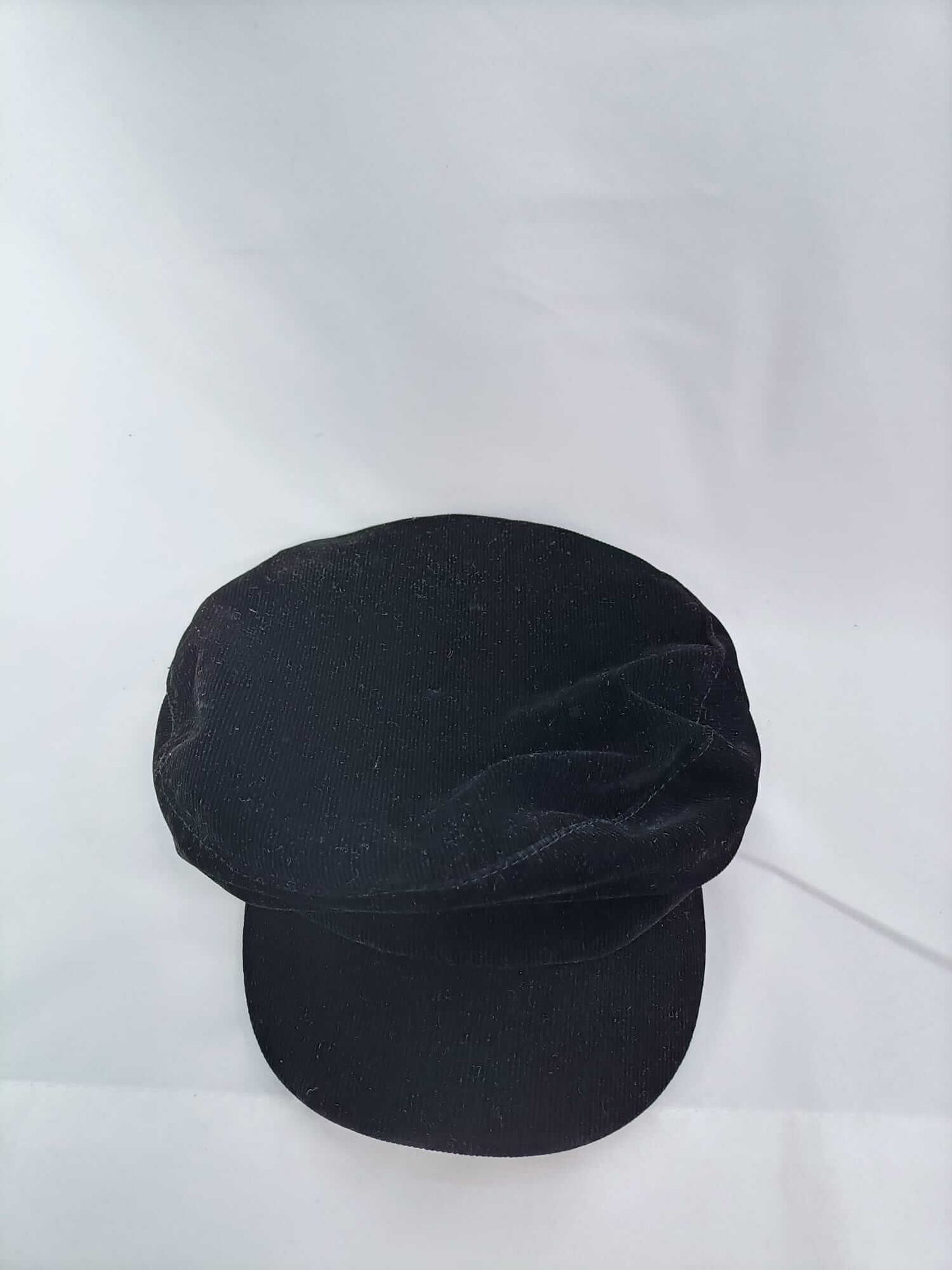 ZARA. Gorra pana negra T. s