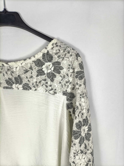 NKN. Blusa blanca con detalles encaje  T.u(l)